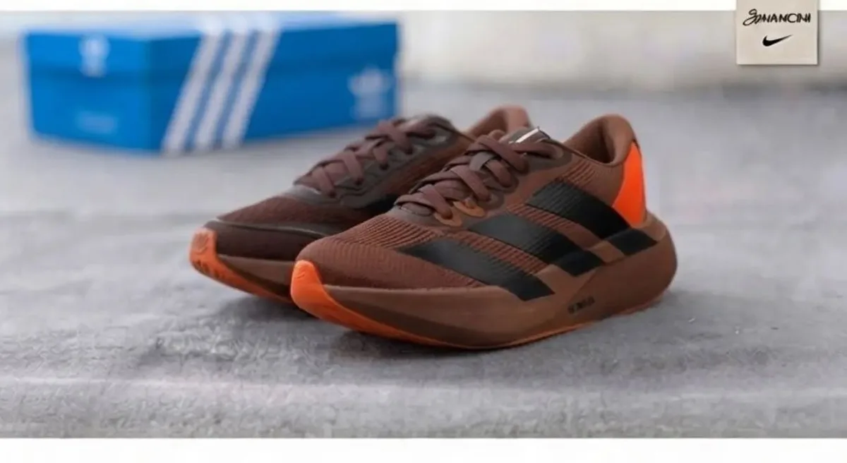 Adidas marrom e laranja