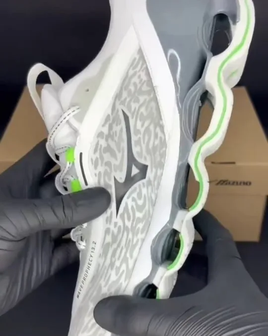 Mizuno Wave Prophecy 13