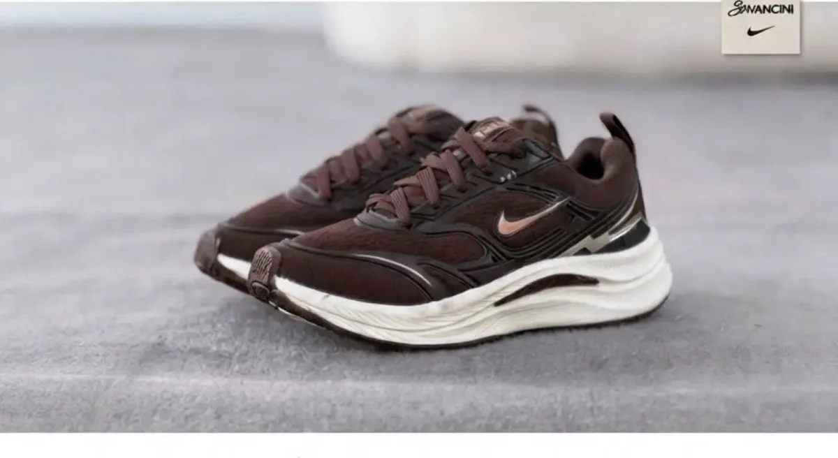 Nike marrom